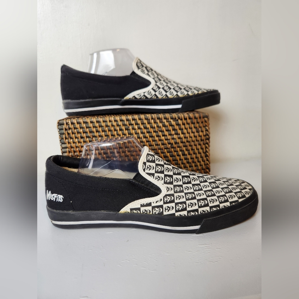 Misfits Draven Vintage Skull Print Slip-On Skater Shoes NWOT
